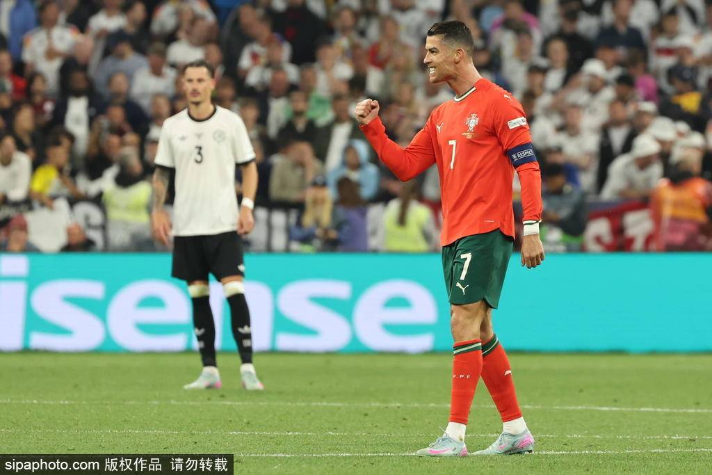 皇冠信用盘正网_展望2026世界杯：C罗梅西谢幕战+巴西冲6星 意大利又缺席皇冠信用盘正网？