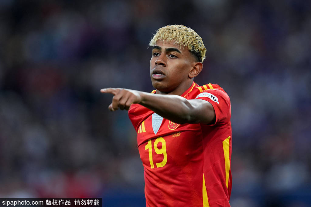 皇冠信用盘正网_展望2026世界杯：C罗梅西谢幕战+巴西冲6星 意大利又缺席皇冠信用盘正网？