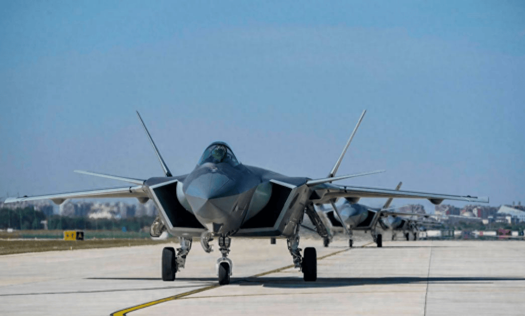 澳大利亚维多利亚国家超级联赛_中国歼-20展威东海澳大利亚维多利亚国家超级联赛，成功逼退美军F-35，再敢上门挑衅，当心有来无回！