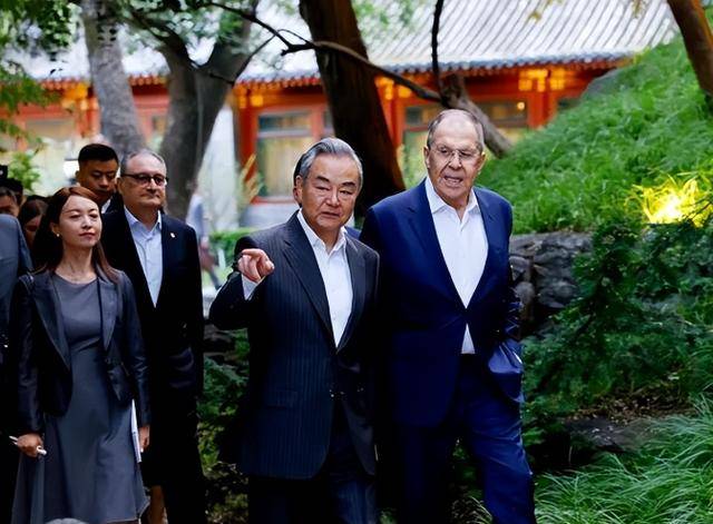 曼联vs阿森纳_1200万炮弹抵俄曼联vs阿森纳，60天内有大动作，中国出手普京稳了？