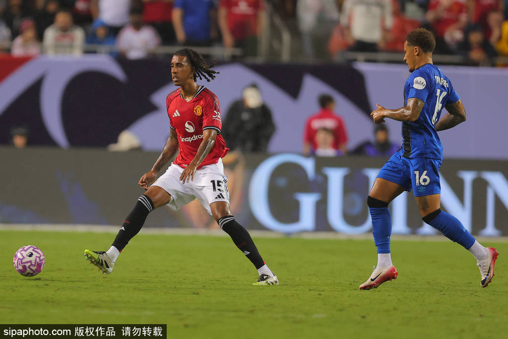 足球比赛外围买球网站
_曼联主帅阿莫林慧眼识珠:19岁小将威廉姆斯一战成名