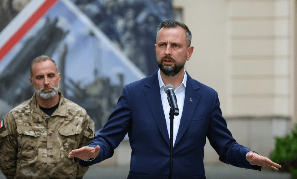 皇冠信用網申请开通_波兰防长：东部发现的不明物体为俄军用无人机