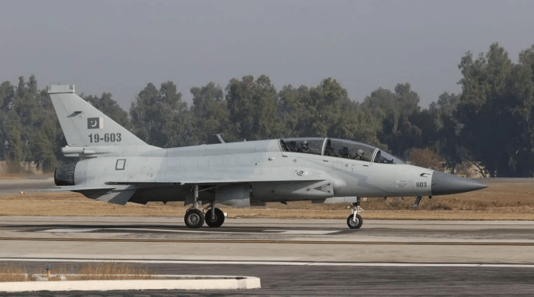 皇冠皇冠足球平台_再次闪耀!多架“枭龙”正式交付阿塞拜疆皇冠皇冠足球平台,42亿美元大单落地了?