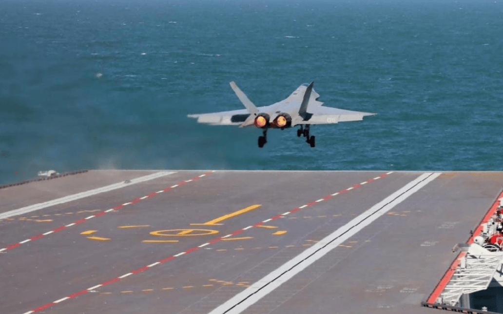 皇冠信用網登3代理_巨龙亮剑！福建舰震撼入列皇冠信用網登3代理，美媒用“百年差距”4个字评价，酸味都要溢出屏幕