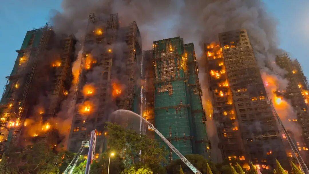 皇冠信用盘注册开通_7幢32层住宅起火皇冠信用盘注册开通，已致14死，深圳消防跨境驰援香港