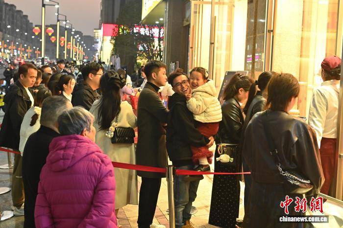 英格兰联赛_安徽广德“三件套”出圈 江浙等地游客排队打卡