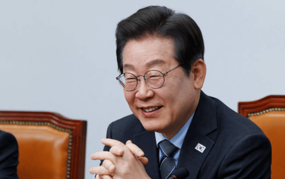 皇冠信用盘会员注册网址_高市早苗正式道歉！韩国发出强硬驳斥皇冠信用盘会员注册网址，丑闻还没解决又有燃眉之急，得罪中俄后又激怒韩国？