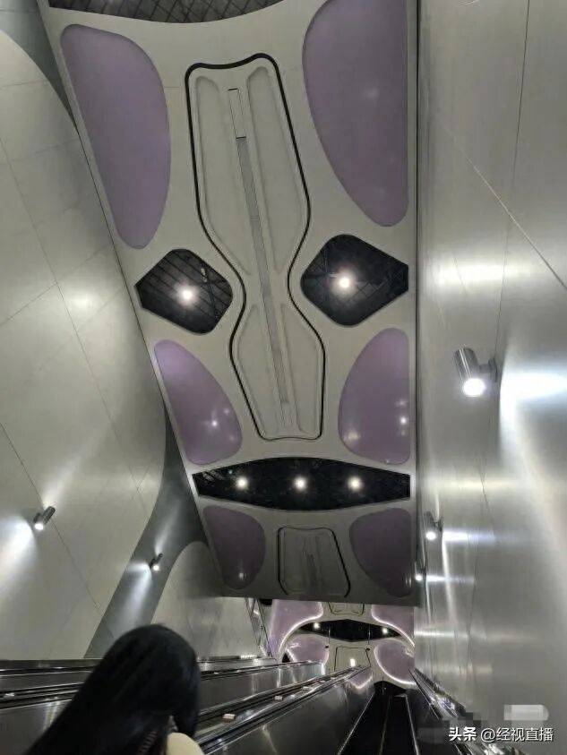 皇冠信用網登3代理
_成都地铁一站点灯具形似人脸令人不适皇冠信用網登3代理
,建设方:将关闭部分照明灯