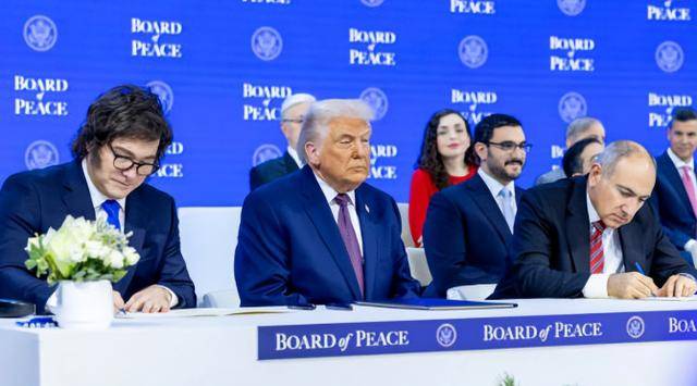 皇冠信用网需要押金吗_加税100%威胁不到卡尼皇冠信用网需要押金吗!特朗普急了:中国正在成功接管加拿大?