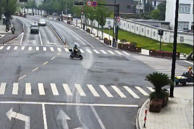 皇冠信用网会员开户_北京街头一轿车90km/h抢黄灯皇冠信用网会员开户，撞飞闯红灯的电动自行车，致一人死亡！检察机关提起公诉