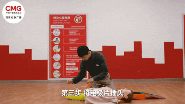 信用平台出租_山东一市民突发心梗信用平台出租，其家属砸窗取出陌生人车内AED用于急救；车主回应：砸就砸吧，人命比玻璃重要