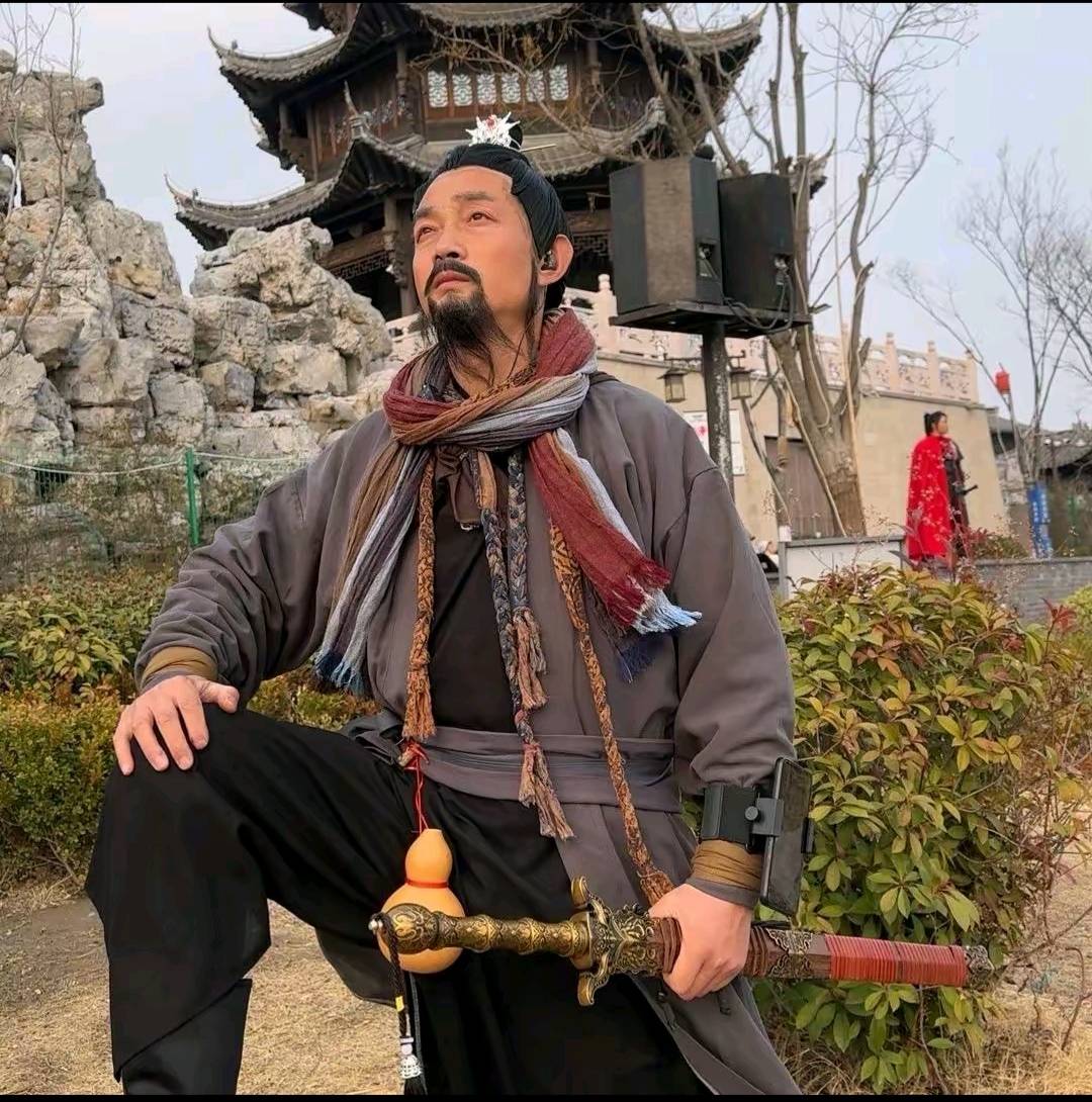 皇冠信用网可以占几成_刚接住流量的网红“村夫”皇冠信用网可以占几成，无声地走了