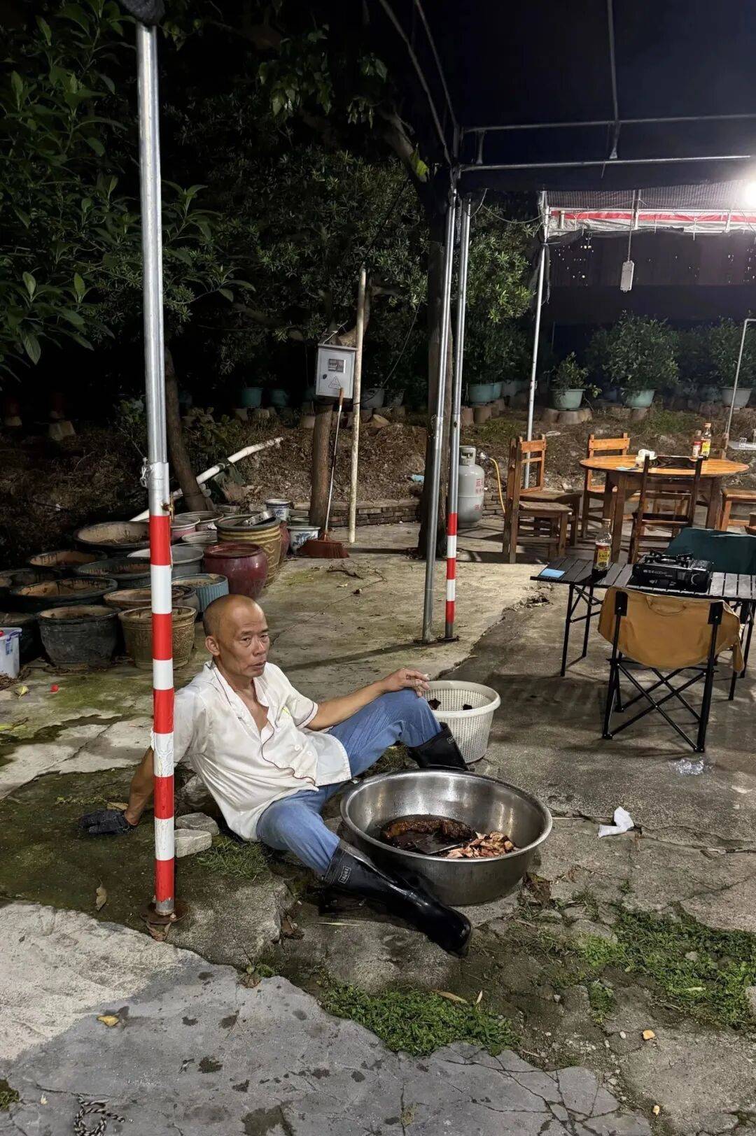 出租正规外围足彩app
_“我准备倒闭了!”广东爆火鸡煲店老板再发声:你们去隔壁吧出租正规外围足彩app
,我这是冰冻鸡,别来了;儿子:家里有养鸡场,最多还能撑一到两个月