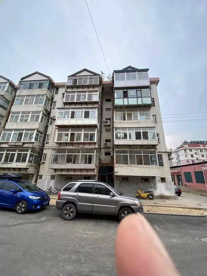 哈梅内伊
_山东一对夫妻花50万买法拍房哈梅内伊
,发现土地使用权证是假的,5年来无法过户,法院已移送警方侦查