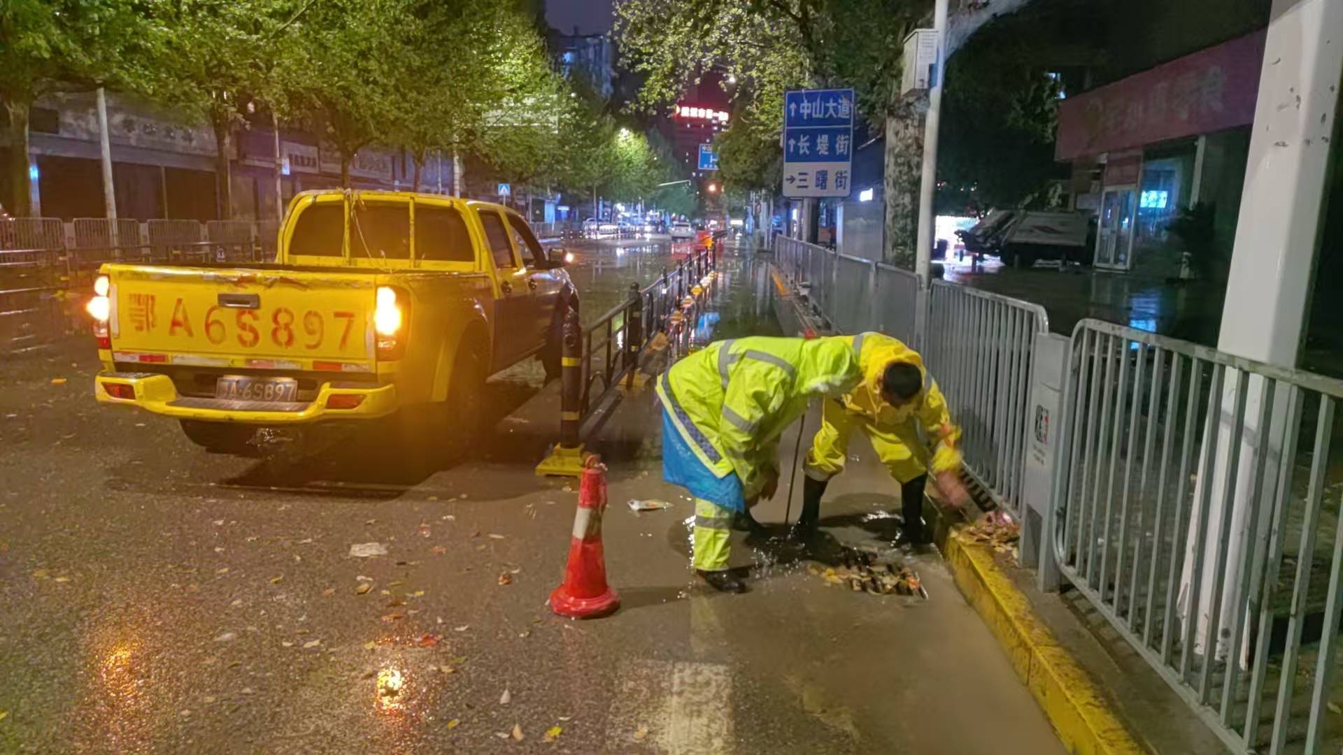 世界杯足球平台出租 _大到暴雨夜袭武汉世界杯足球平台出租 ，目前全市主次干道无积水