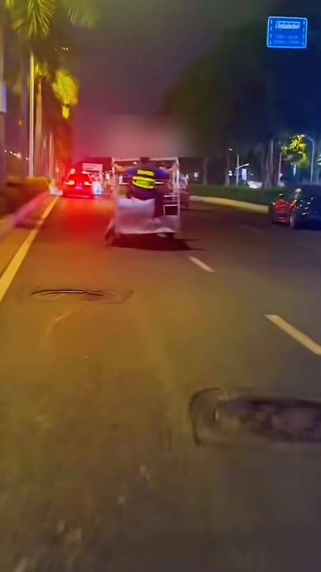 足球世界杯官方用球
_广西南宁一城管爬上摊贩三轮车被带行两三百米?当地回应:当时正在执法足球世界杯官方用球
,已提醒注意工作方法