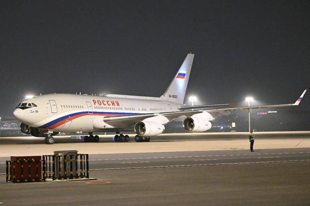 hga010怎么开户_普京抵达北京（现场高清大图）