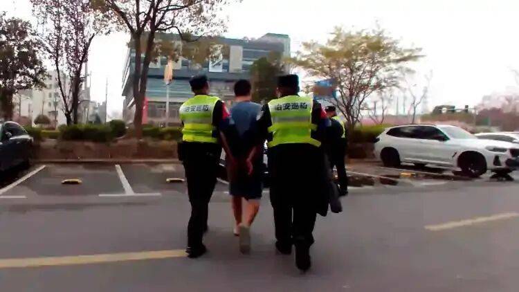 皇冠信用网会员注册_上海一男子身无分文打车皇冠信用网会员注册，竟用一条香烟抵车费！随后多名受害人报案，警方揭开真相→
