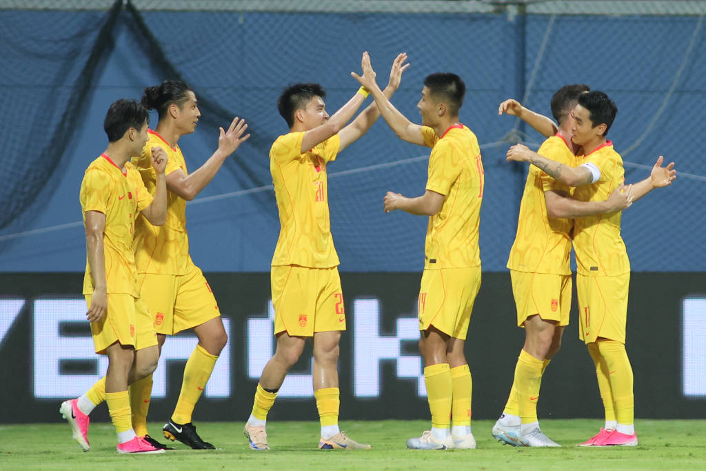 世界杯2026年美加墨_国足2比1击败新加坡世界杯2026年美加墨，延续两队交手43年不败战绩