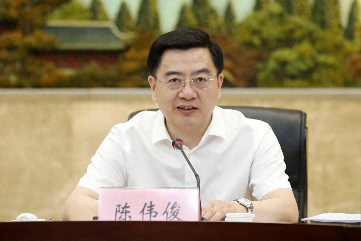皇冠体育_新疆维吾尔自治区党委原常委、自治区政府原副主席陈伟俊被“双开”