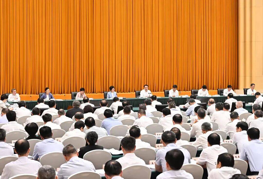 西班牙足球_重庆市委书记：全面彻底肃清流毒影响西班牙足球，持续修复净化政治生态