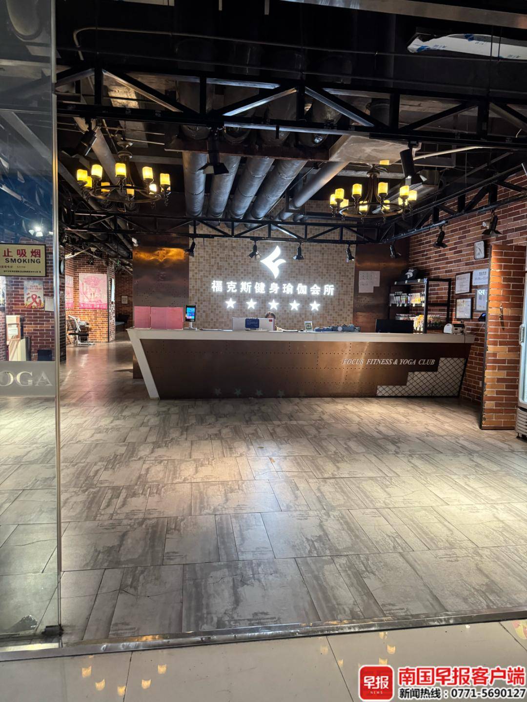 皇冠会员开户_广西一大学生在健身房锻炼皇冠会员开户，被5公斤重滑轮滑落砸伤头部，500余元医药费却索赔无果