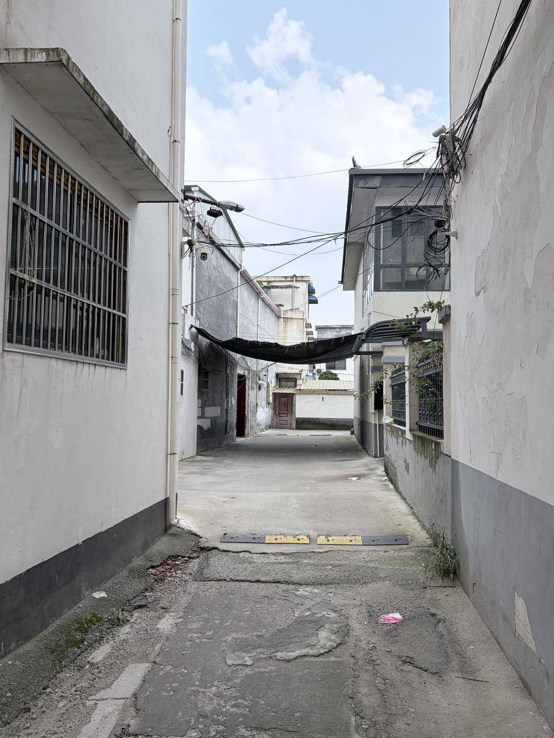 皇冠现金网
_西平命案嫌疑人逃亡十日始末:并不存在的“村霸”皇冠现金网
,和收割了无辜者的谣言风暴丨红星调查