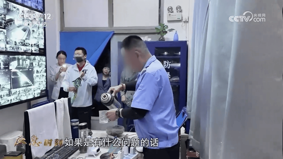 皇冠登录网址_中央考核巡查组突击夜查皇冠登录网址，正喝酒的值班人员赶来：你们来这是什么意思？