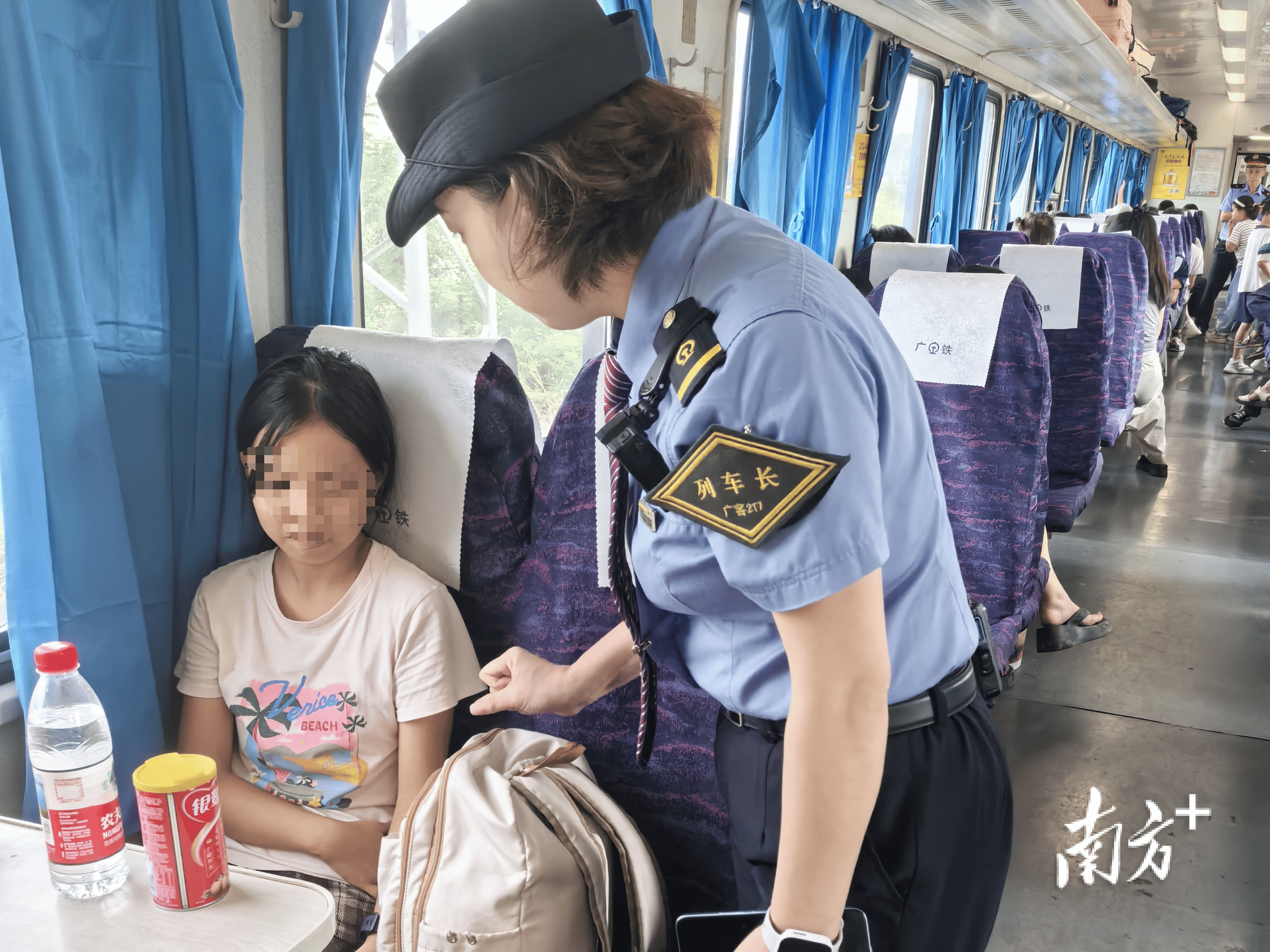 皇冠会员注册_12岁女孩独自乘火车皇冠会员注册，南雄—广州列车长当起“临时家长”