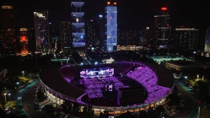 皇冠盘_知名歌手广州开演唱会皇冠盘，突然坐地上，称“太热没风，有点晕”！广东天气最新提醒