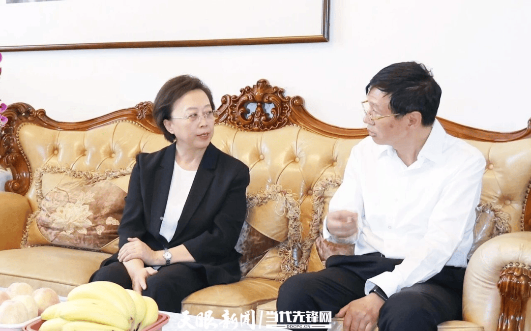 皇冠信用_省委常委、贵阳市委书记、贵安新区党工委书记郑莉看望慰问老同志