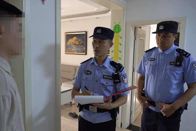 皇冠代理_男子留宿4个同事忍不住炫耀2万元皇冠代理，深夜发现钱不见了！警方查明