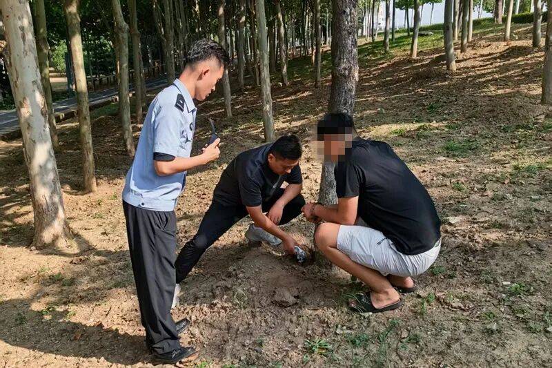 皇冠代理_男子留宿4个同事忍不住炫耀2万元皇冠代理，深夜发现钱不见了！警方查明