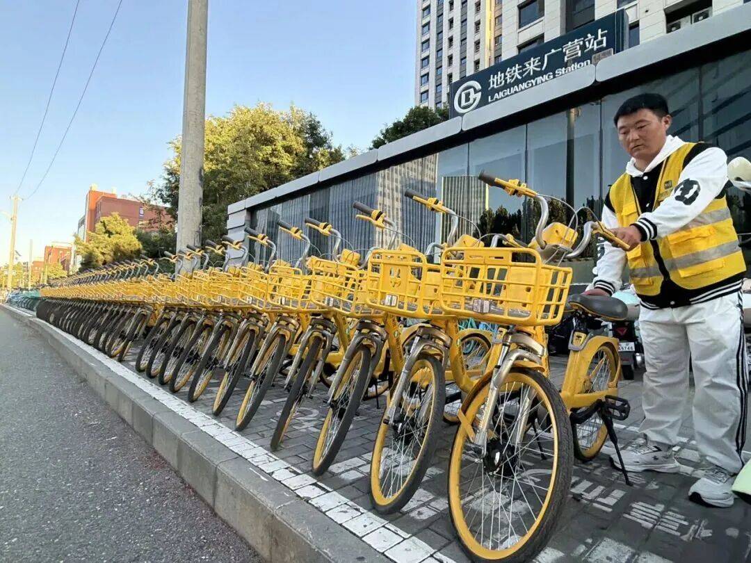 皇冠信用_北京街头如同“复制粘贴”的画面皇冠信用，“极致的整齐，真的很治愈！”