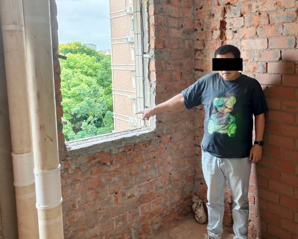 皇冠登3_吓人皇冠登3！事发上海！6袋建筑垃圾接连从天而降……警方：刑拘