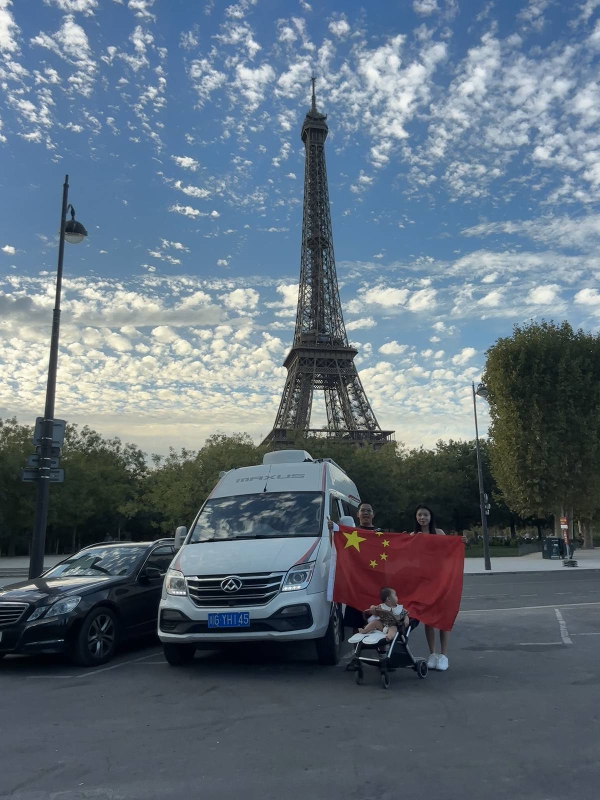 皇冠體育官方_夫妻带6个月女儿从成都自驾抵达巴黎皇冠體育官方,75天行驶近2万公里,当事人:目的地是冰岛,路上需要照顾宝宝,一天只走两三个小时