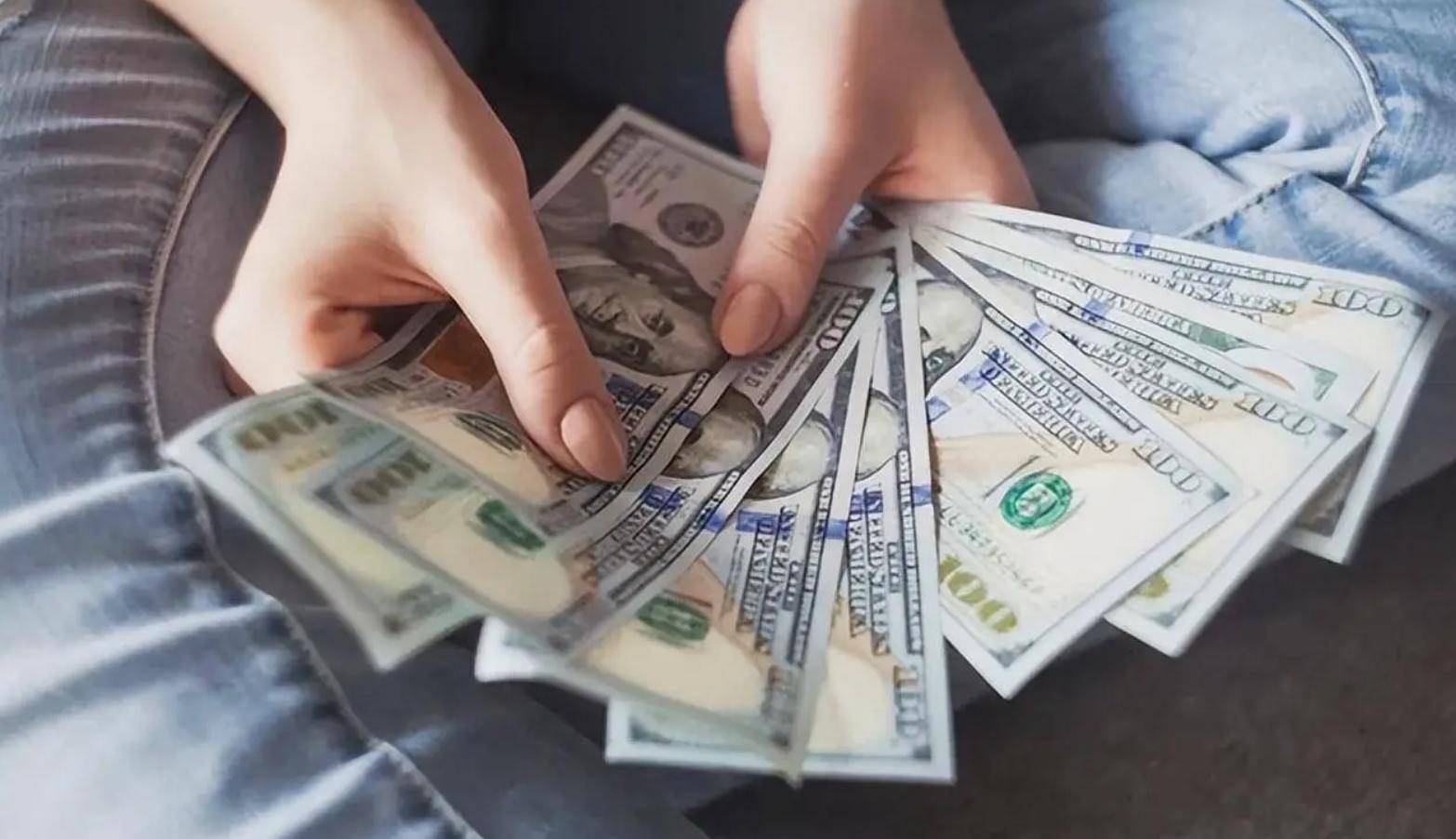 皇冠正網_还剩下6180亿皇冠正網，中方停购美债，多国资金抢着接盘，黑天鹅终于出现