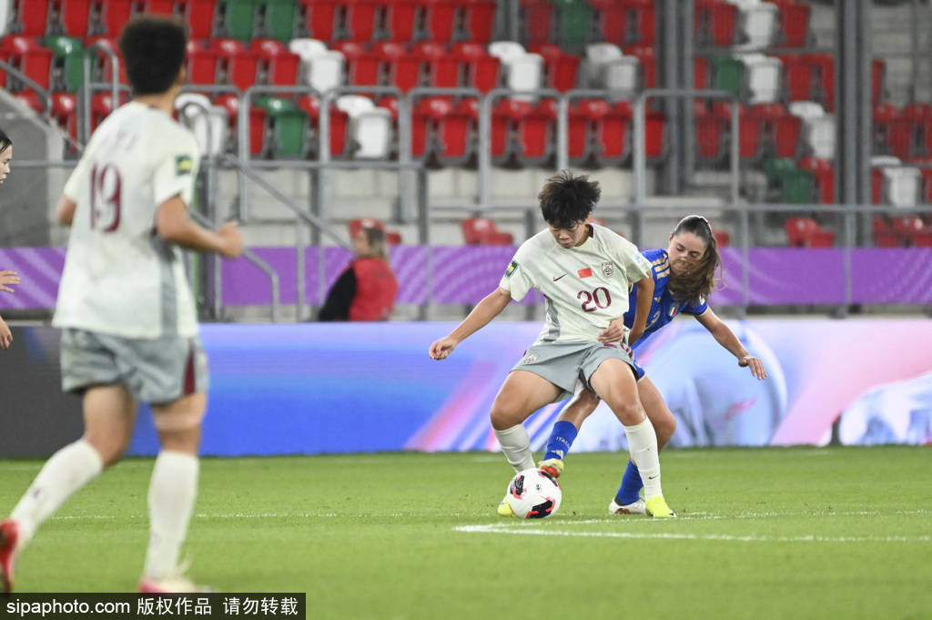皇冠登3_国足0-0伊朗：赛后喜讯与不利消息交织皇冠登3，晋级形势微妙变化