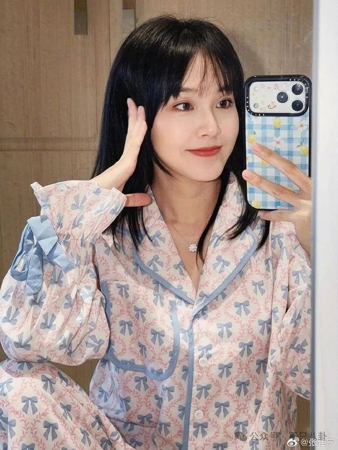 皇冠app_她好像真的未婚先孕了皇冠app？全网都在猜孩子生父是谁