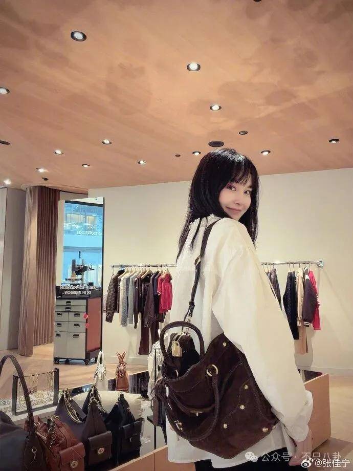 皇冠app_她好像真的未婚先孕了皇冠app？全网都在猜孩子生父是谁