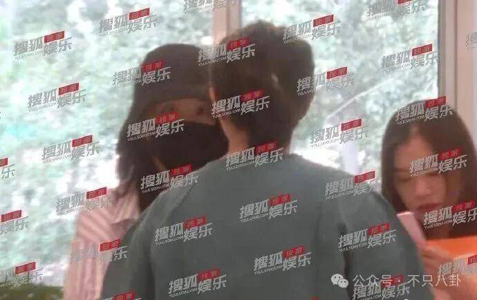 皇冠app_她好像真的未婚先孕了皇冠app？全网都在猜孩子生父是谁