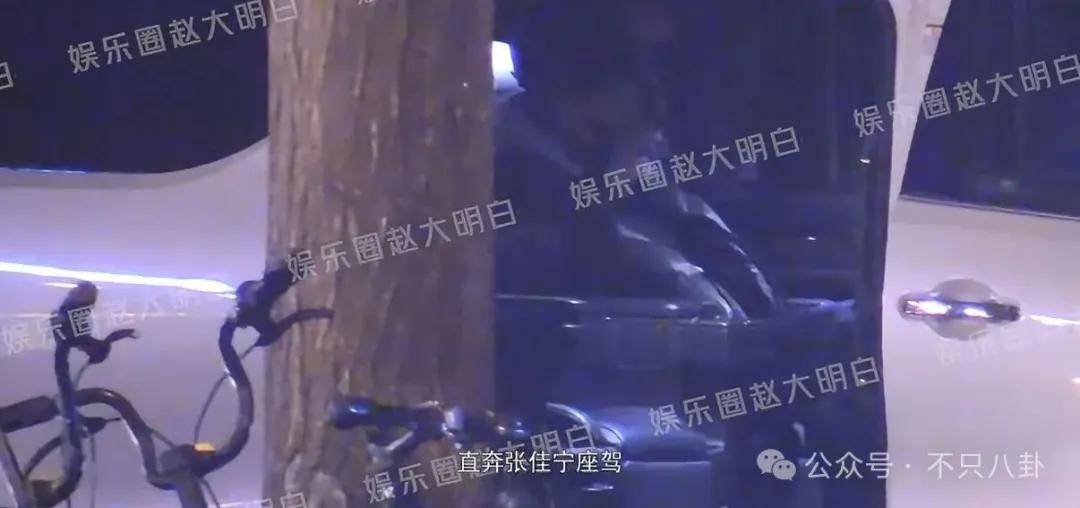 皇冠app_她好像真的未婚先孕了皇冠app？全网都在猜孩子生父是谁