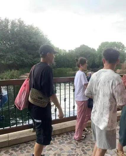 皇冠app_她好像真的未婚先孕了皇冠app？全网都在猜孩子生父是谁