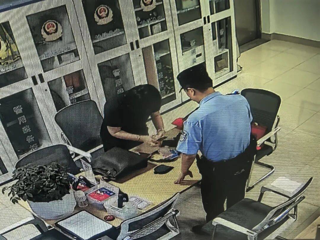 欧洲国家联赛C_落地杭州机场后欧洲国家联赛C，女子哭着打电话给丈夫：包不见了，恐怕要损失几十万元生意！濒临崩溃时，一通电话打了过来