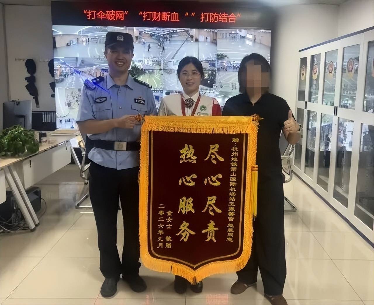 欧洲国家联赛C_落地杭州机场后欧洲国家联赛C，女子哭着打电话给丈夫：包不见了，恐怕要损失几十万元生意！濒临崩溃时，一通电话打了过来