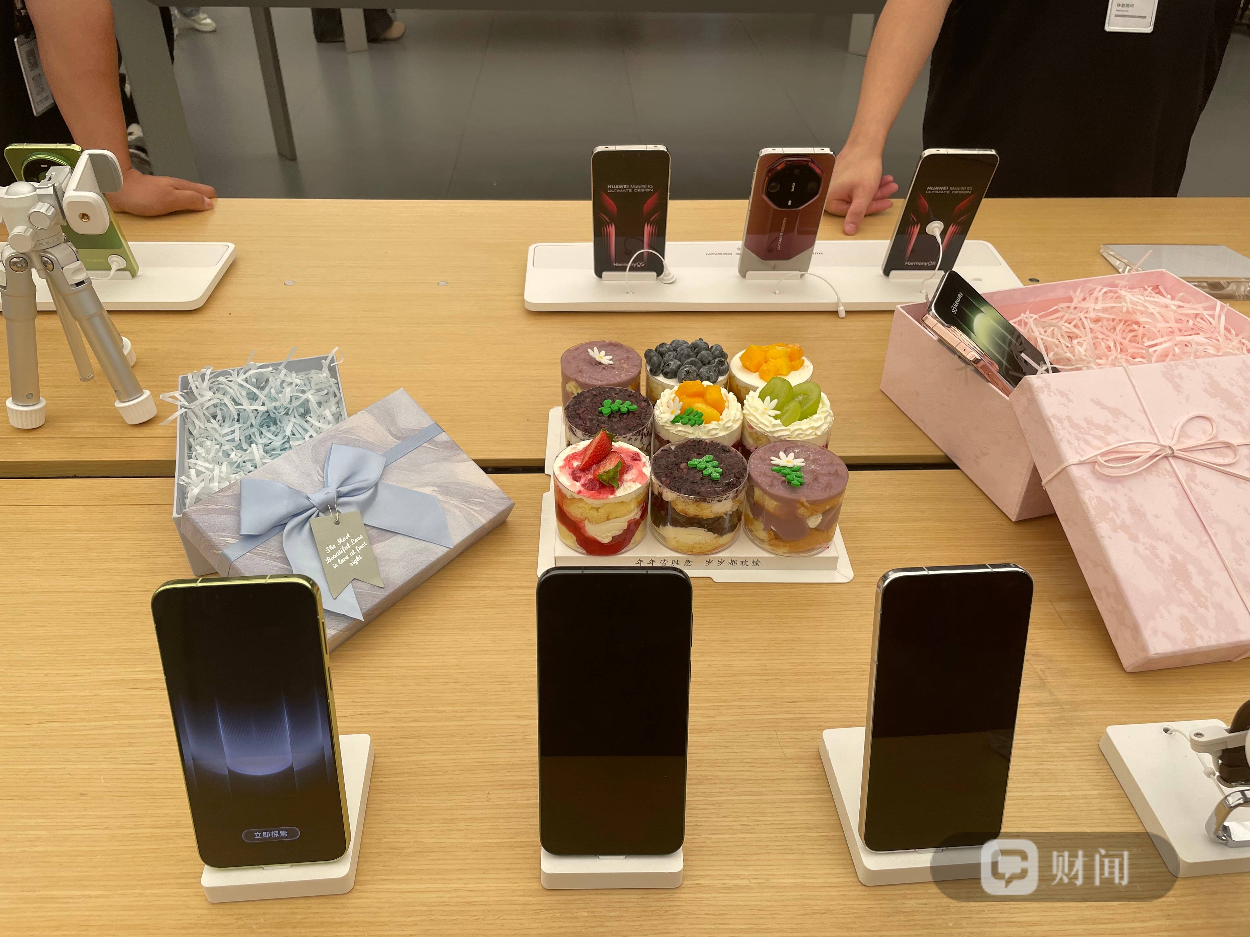 美国职业大联盟_华为Mate90首销探访：顶配Pro Max成主力美国职业大联盟，多为男士购买，多款机型持续缺货