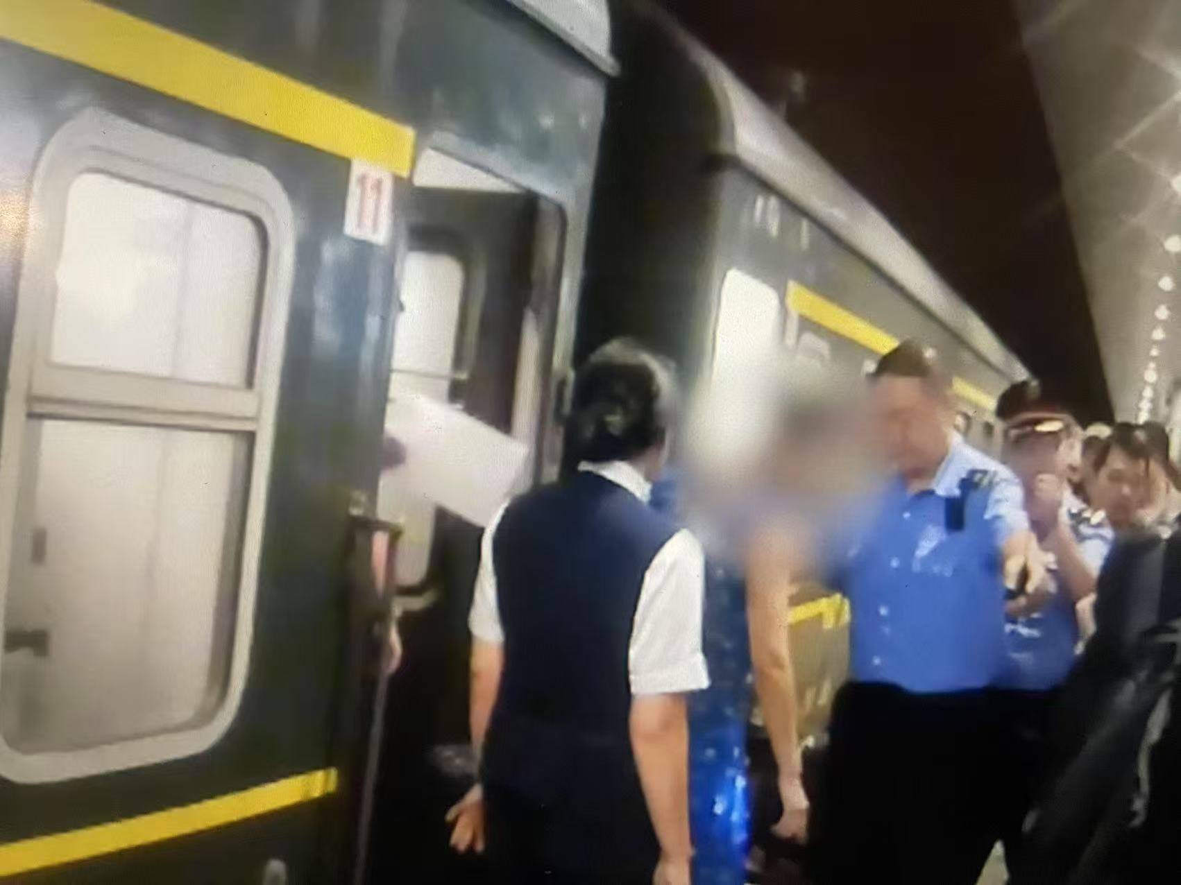 皇冠信用开户申请
_女子火车上“霸座”不听劝皇冠信用开户申请
,抵达北京后行政拘留7天!