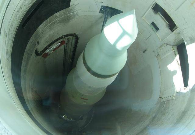 京都不死鸟vs冈山绿雉_憋了几个小时京都不死鸟vs冈山绿雉，外媒锐评九三阅兵：中国武器看着强，但没打过实战