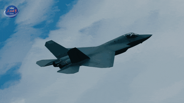 世界杯2026欧洲外围赛_中国歼-35最新画面世界杯2026欧洲外围赛！6枚中距弹、隐藏登机梯首次曝光！