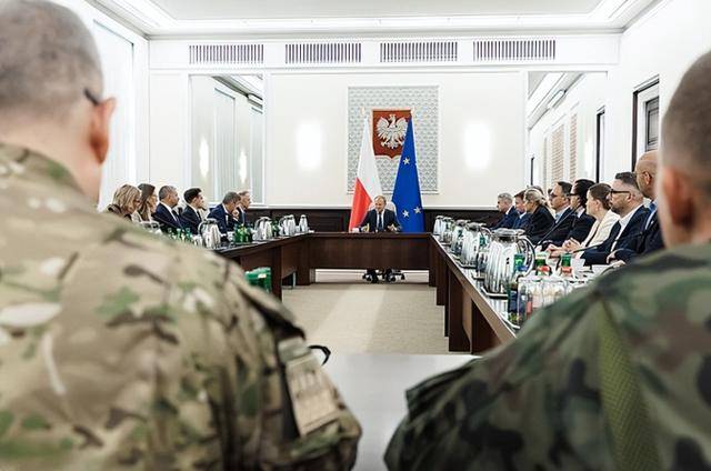 波兰突然开火皇冠登2代理，普京血赚不亏？白俄一反常态，特朗普宣告好戏开场 | 皇冠登2代理